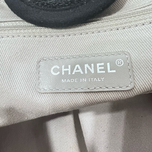 AUTHENTIC CHANEL large shopping tote in Navy blue - Picture 5 of 9